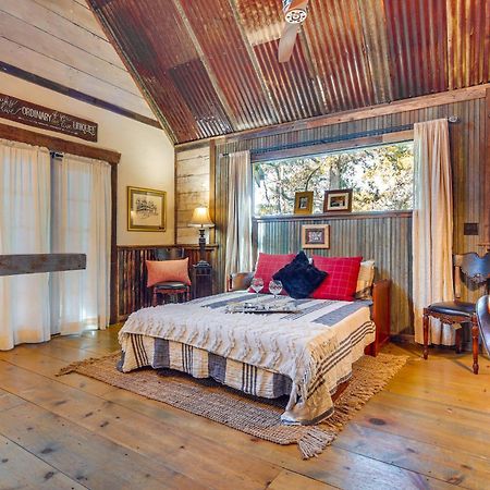 Pet-Friendly Wimberley Cabin With Fire Pit And Hot Tub 外观 照片