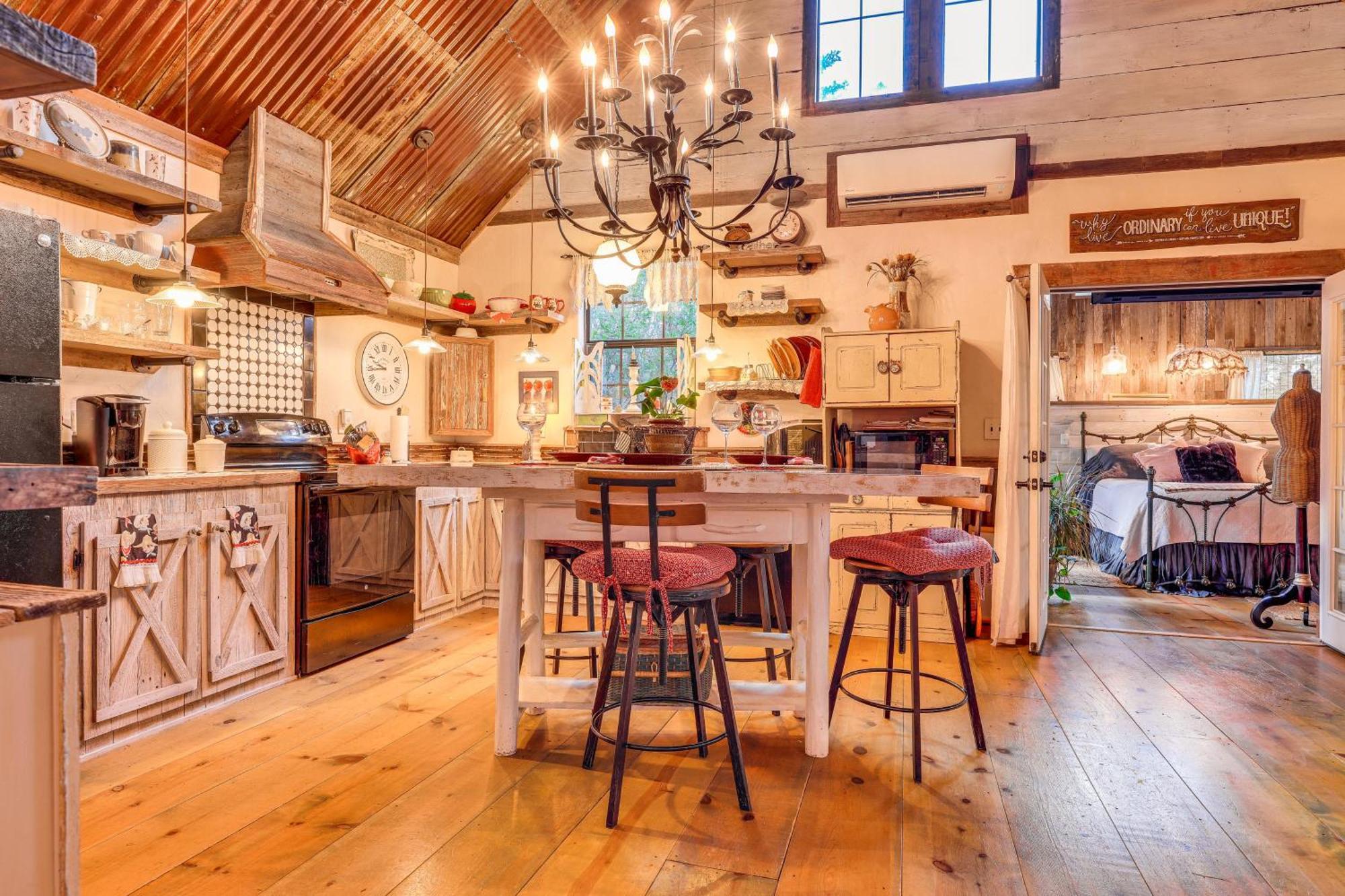Pet-Friendly Wimberley Cabin With Fire Pit And Hot Tub 外观 照片