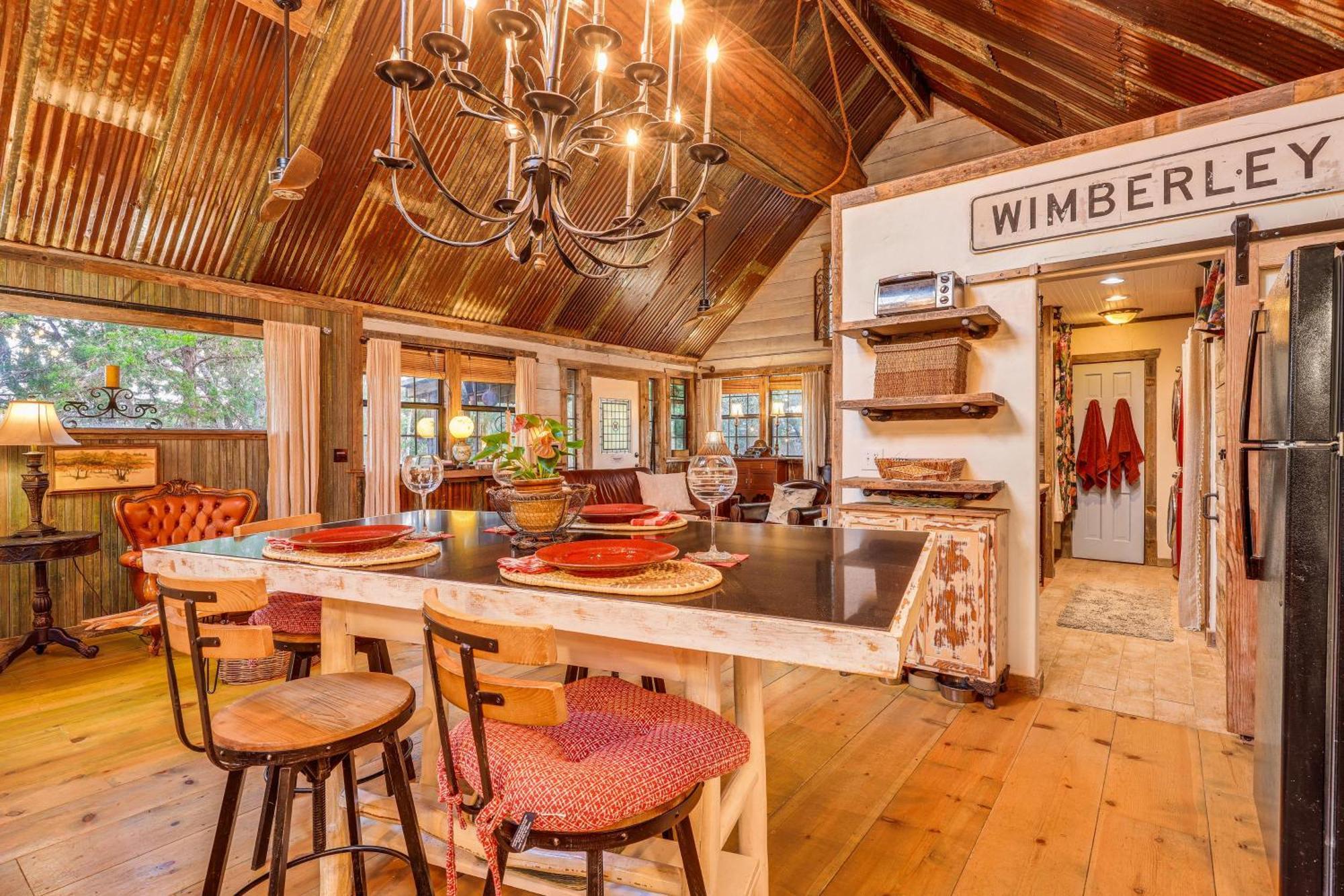 Pet-Friendly Wimberley Cabin With Fire Pit And Hot Tub 外观 照片