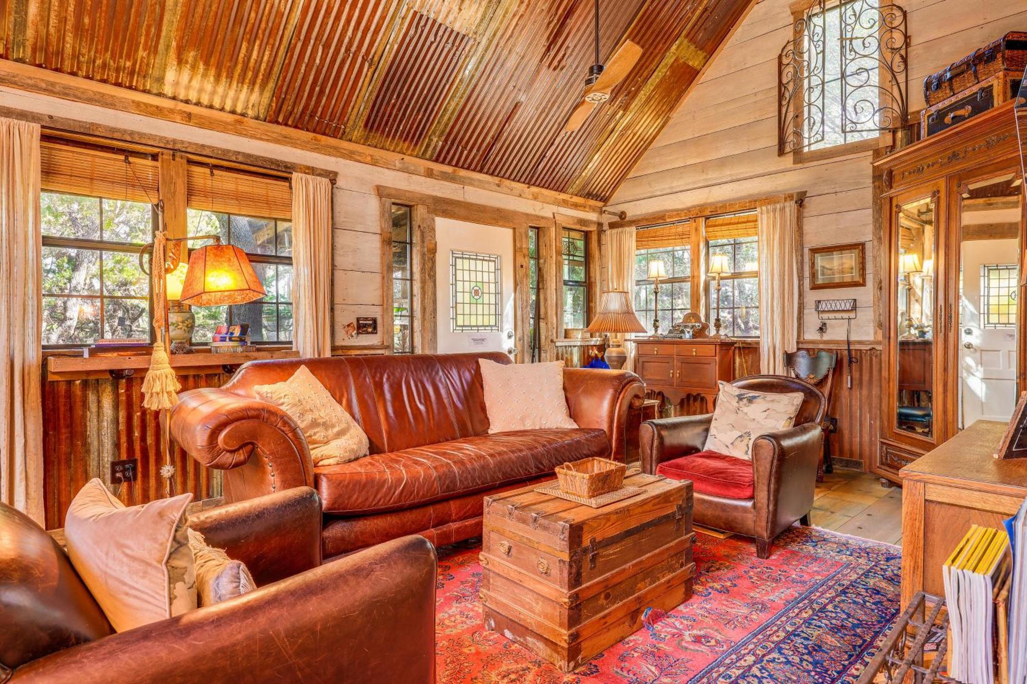 Pet-Friendly Wimberley Cabin With Fire Pit And Hot Tub 外观 照片
