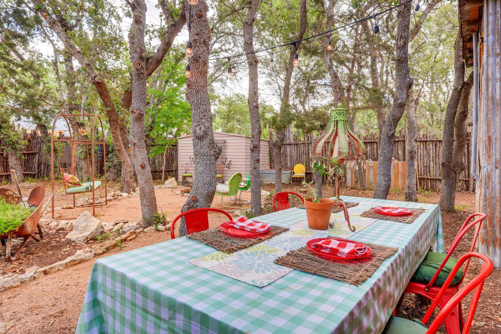 Pet-Friendly Wimberley Cabin With Fire Pit And Hot Tub 外观 照片