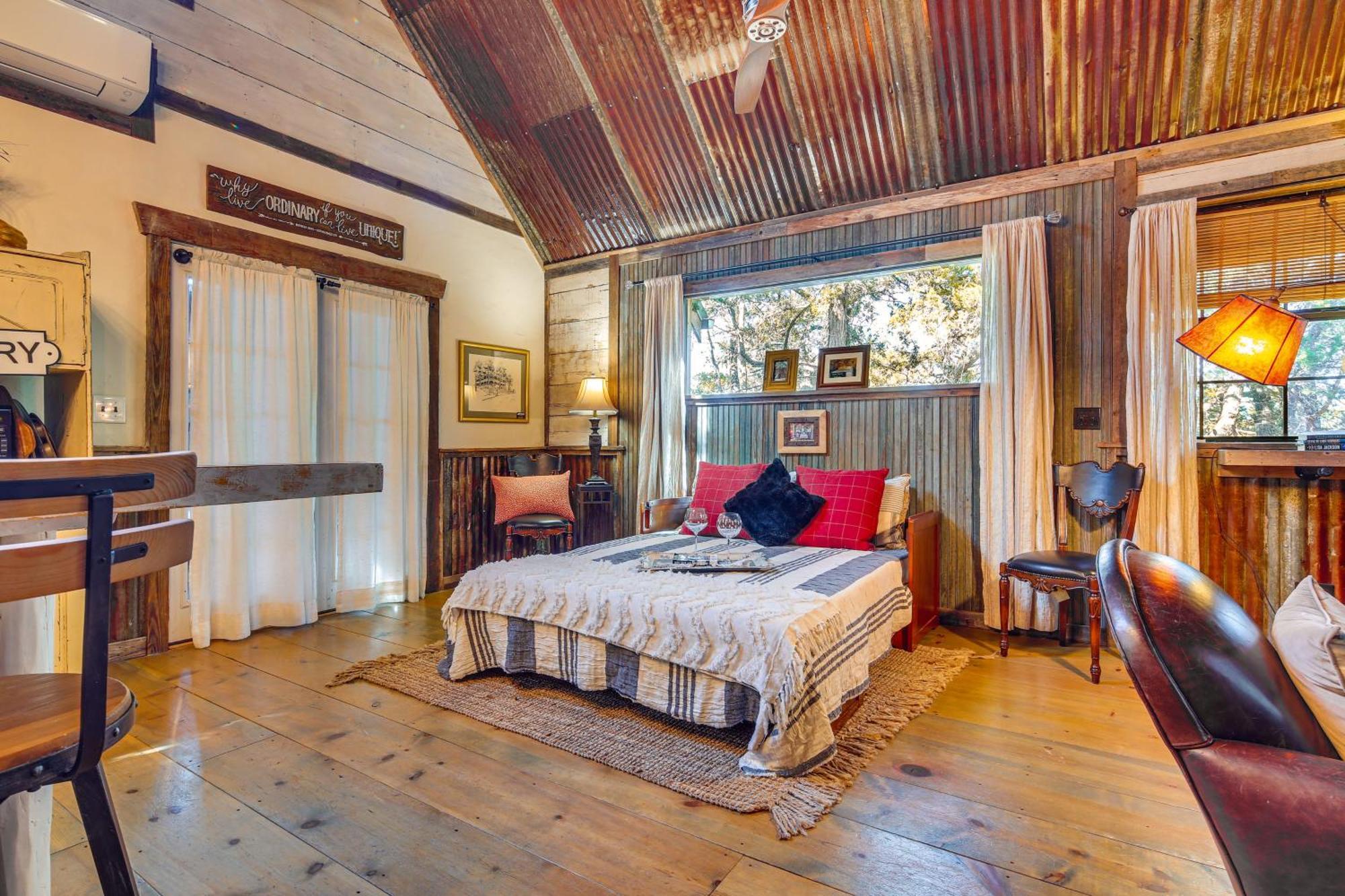 Pet-Friendly Wimberley Cabin With Fire Pit And Hot Tub 外观 照片